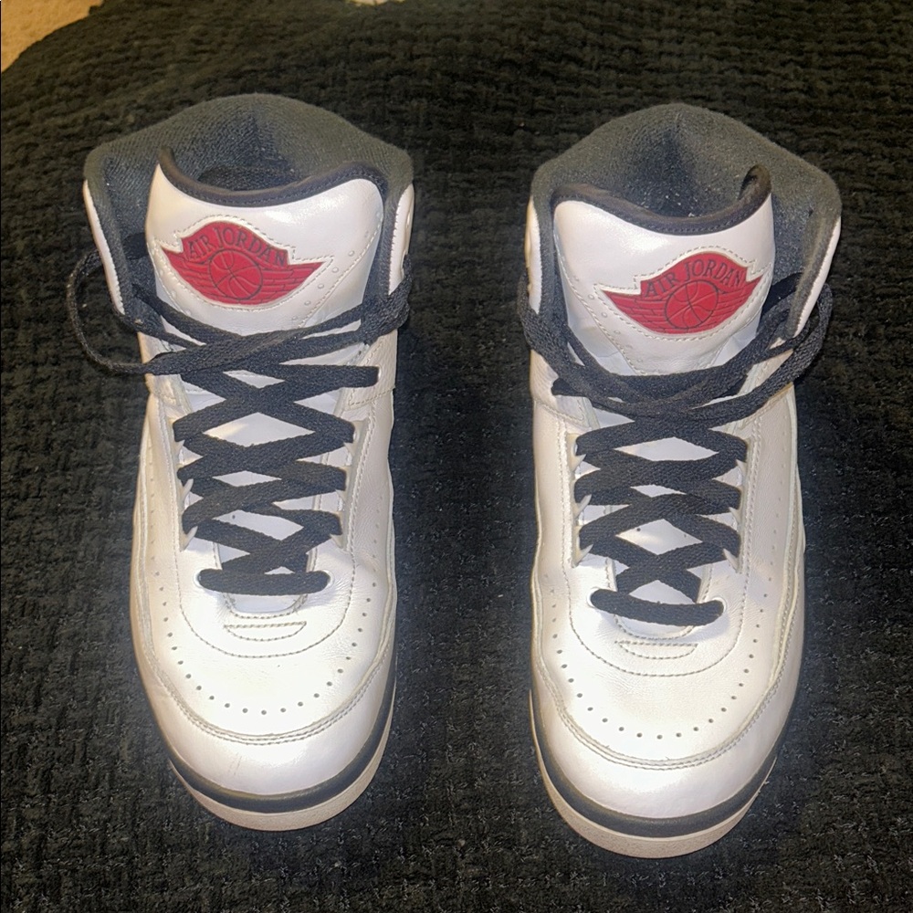 Air Jordan 2 Men 9.5 High-Top Sneakers in White and Black
